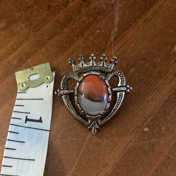 Elegant Silver and Brown Crown Brooch - Picture 2 of 3